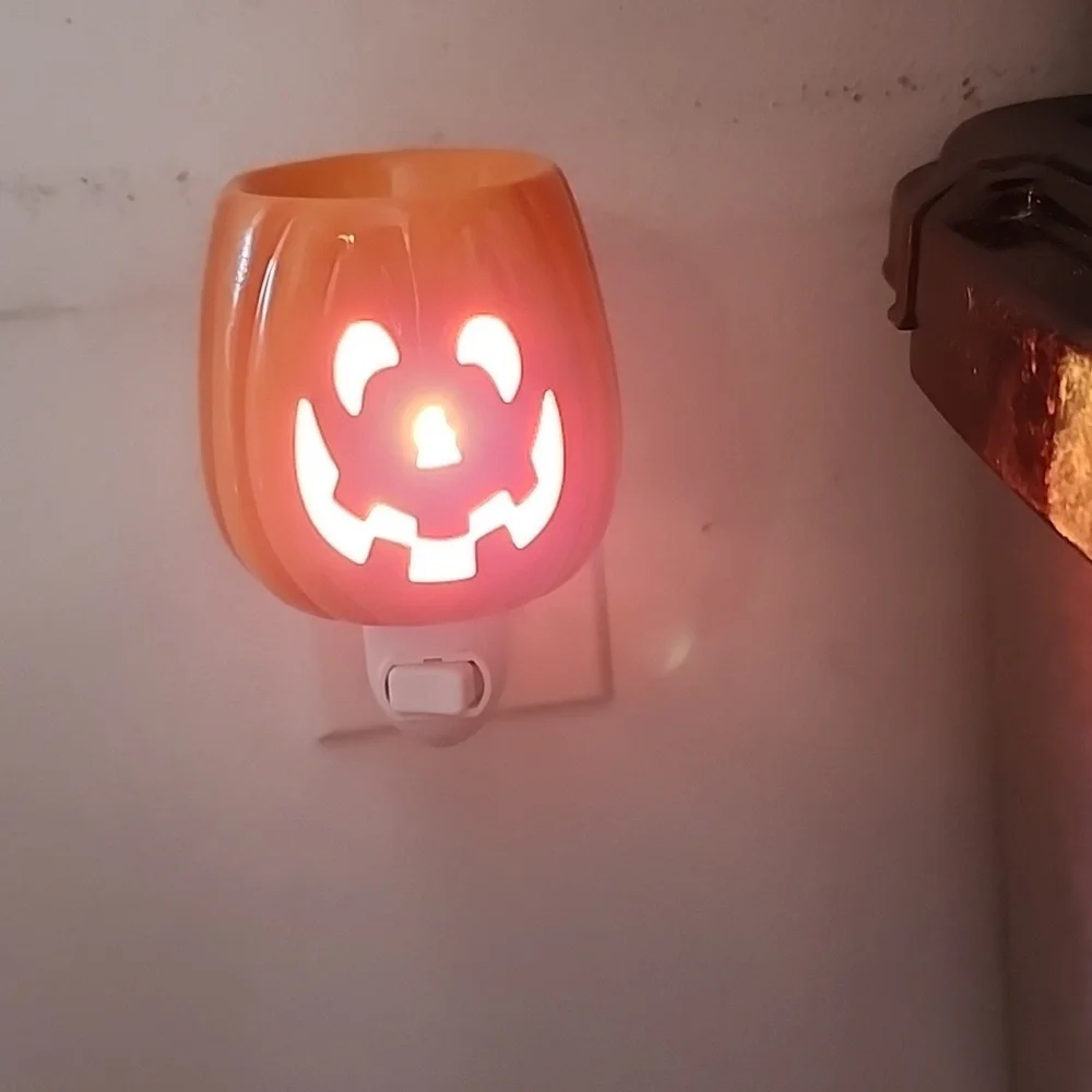Scentsy Pumpkin Mini Warmer-NWOT - Picture 8 of 8